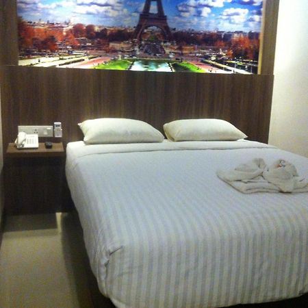 Hotel My Home Sintang Extérieur photo